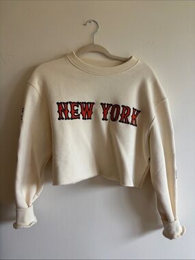 Ivory Cropped Sweatshirt with Red "New York" Appliqué